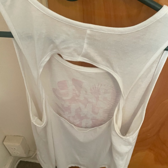 NWT Old Navy Active White with pink writing size large - Picture 2 of 9